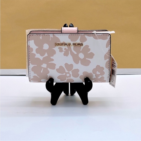 Michael Kors Pink and White Floral Wallet - Picture 3 of 16